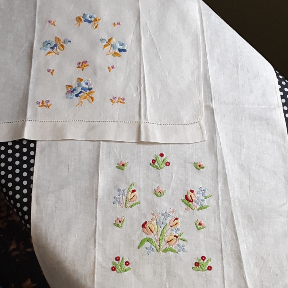 Vintage hand embroidered finger tip towels